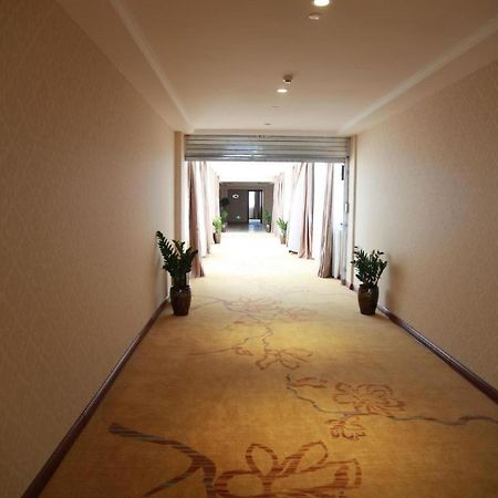 Vienna Hotel Shanghai Pudong Airport Exterior photo